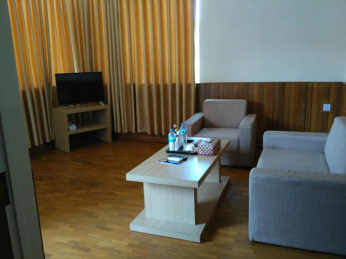 Famous Hotel Pegu Zewnętrze zdjęcie
