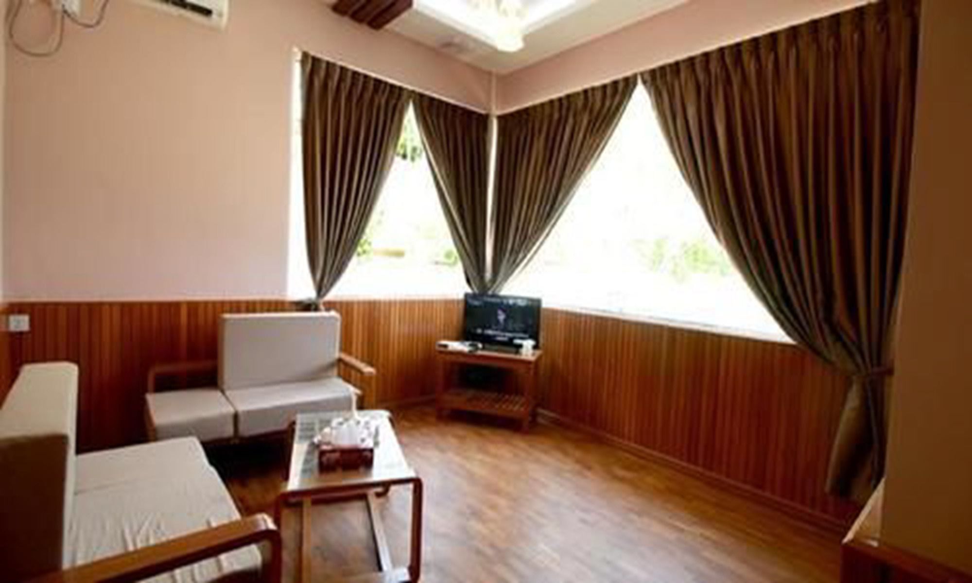 Famous Hotel Pegu Zewnętrze zdjęcie