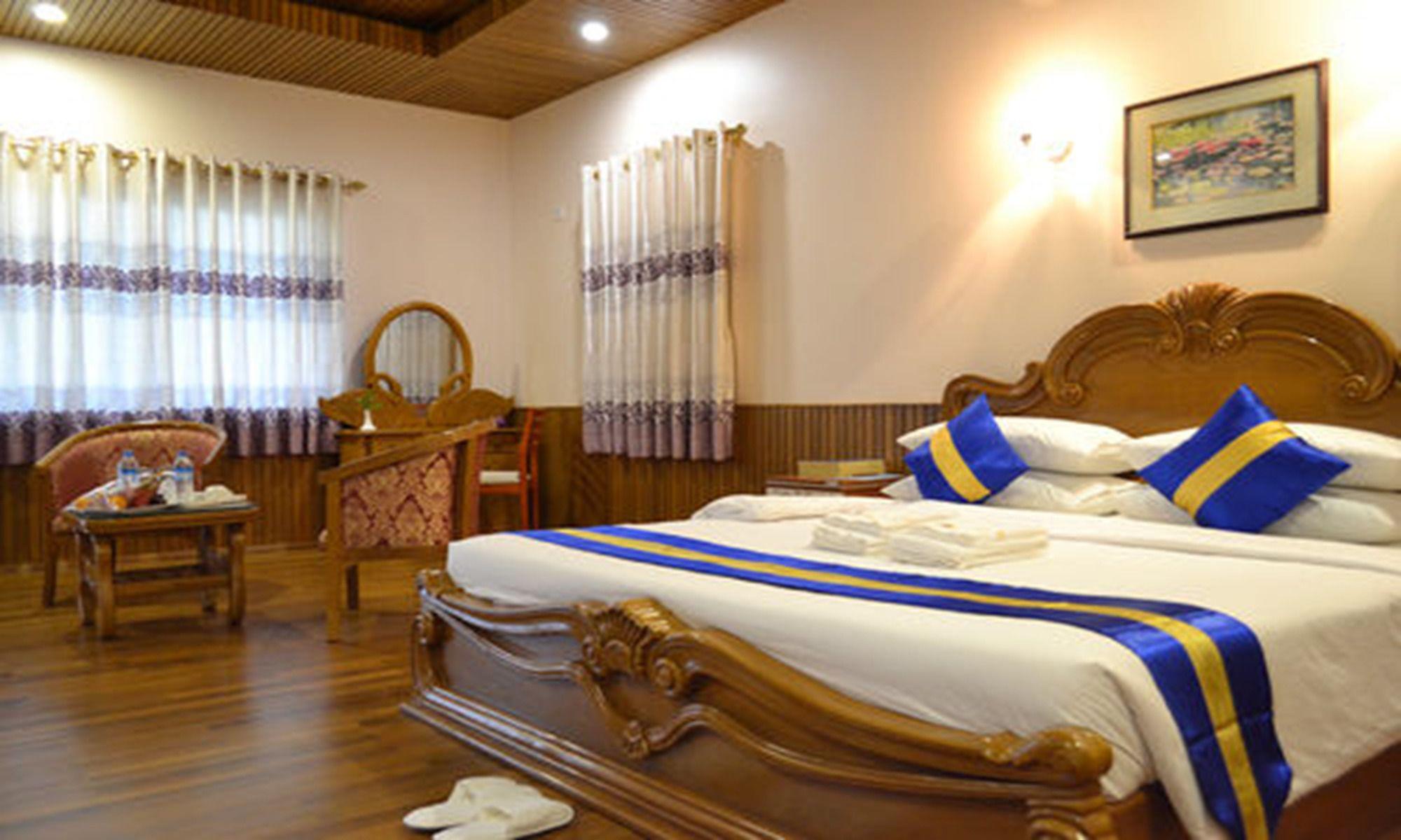 Famous Hotel Pegu Zewnętrze zdjęcie
